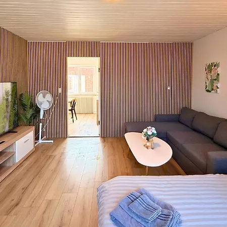 Pet-friendly 2-room Ground Floor With Fenced Garden Near Femern *